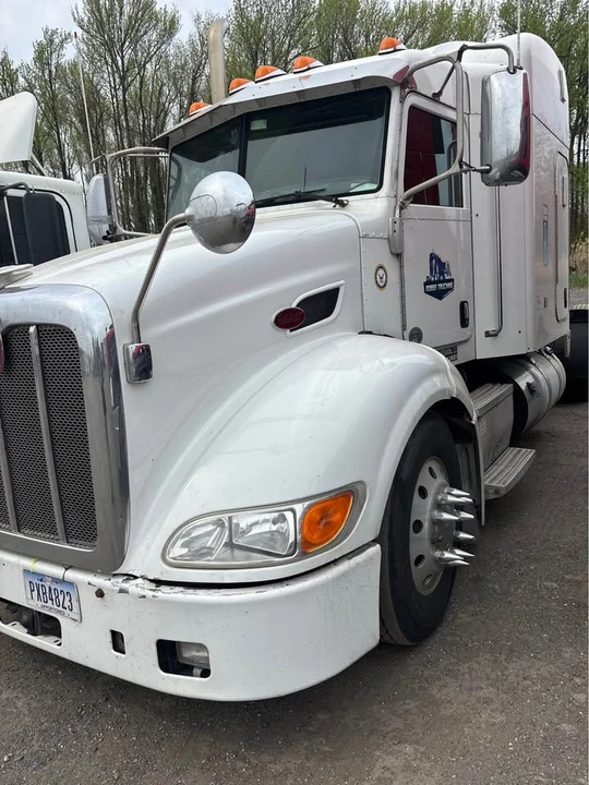 2013 Peterbilt - Image 3 of 13