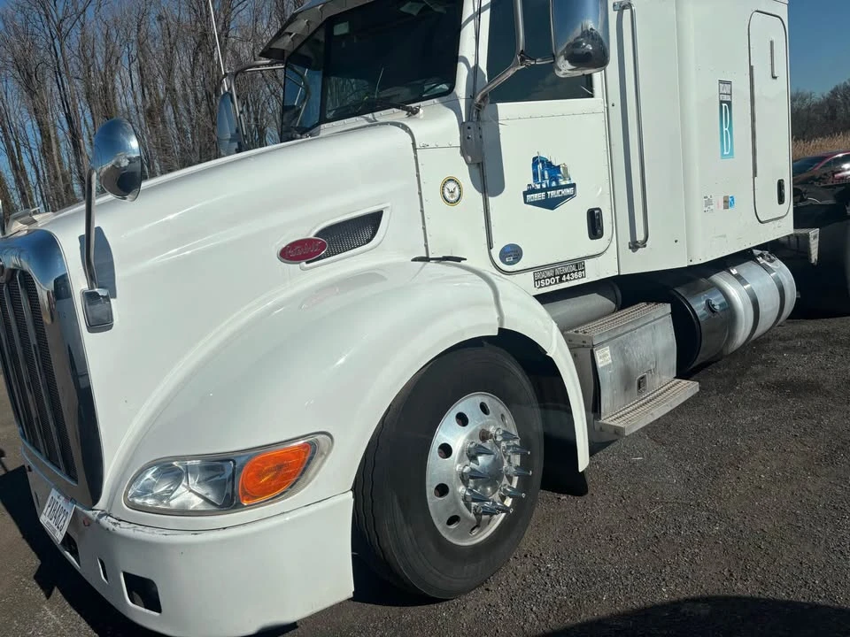 2013 Peterbilt - Image 5 of 13