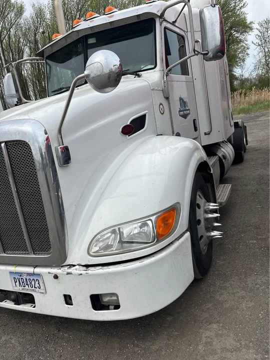 2013 Peterbilt - Image 2 of 13