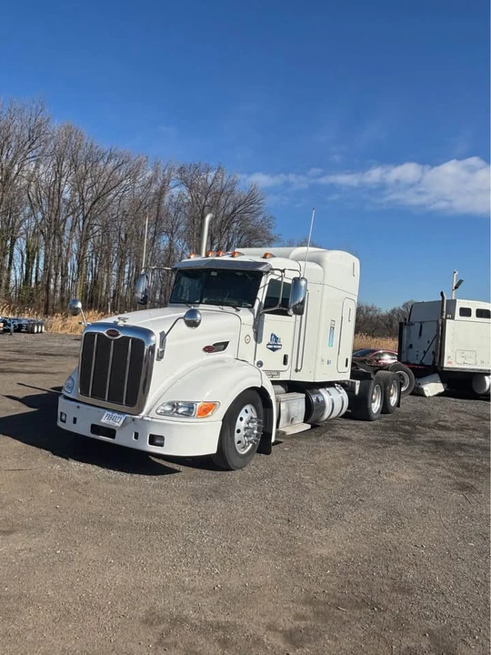 2013 Peterbilt - Image 4 of 13