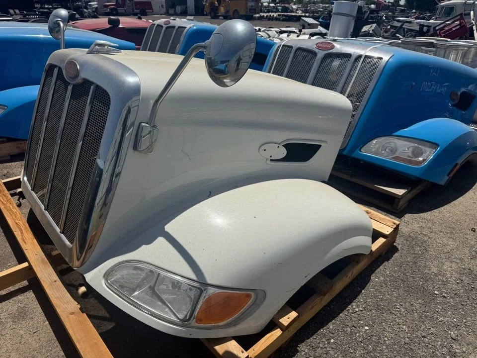2013 Peterbilt - Image 2 of 2
