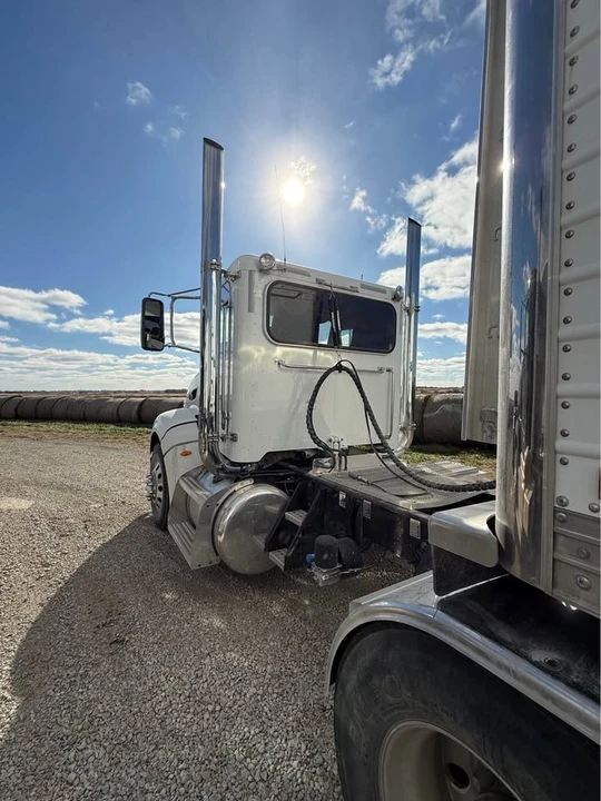 2013 Peterbilt - Image 6 of 11