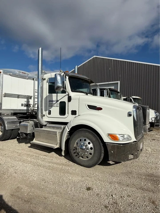 2013 Peterbilt - Image 7 of 11