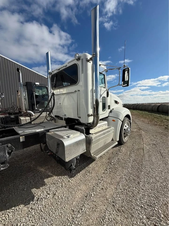 2013 Peterbilt - Image 5 of 11