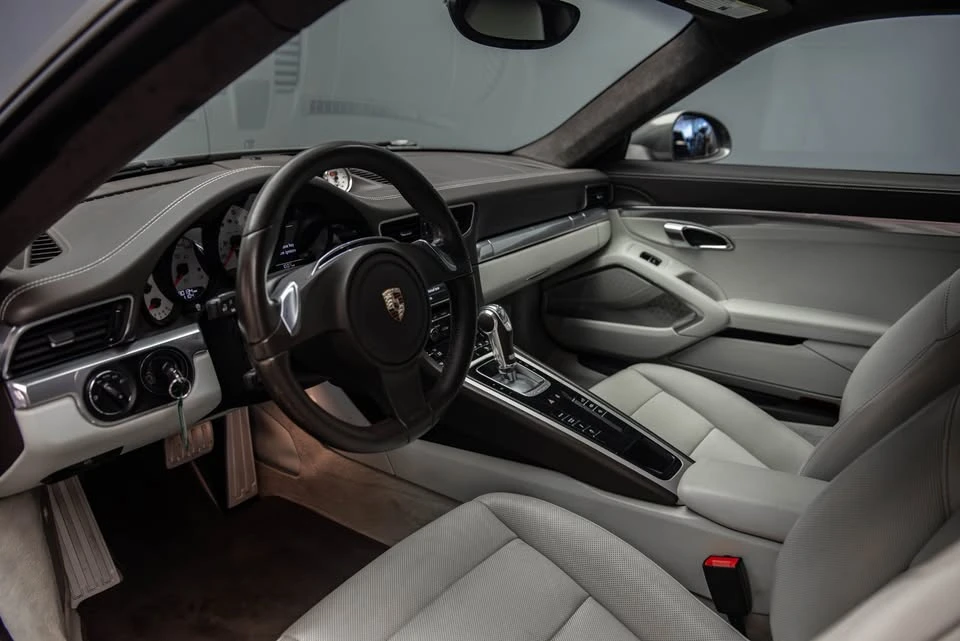 2013 Porsche 991 Carrera 4S - Image 9 of 18