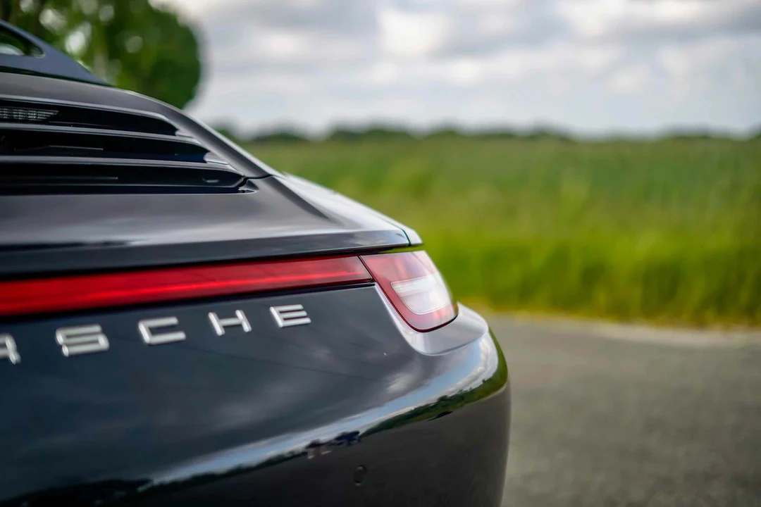 2013 Porsche 991 Carrera 4 - Image 25 of 31