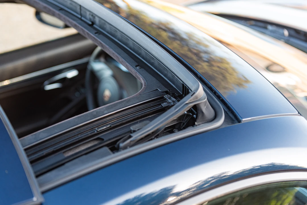 2013 Porsche 991 Carrera 4 - Image 25 of 31