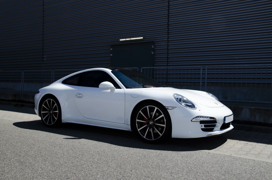 2013 Porsche 991 Carrera 4 - Image 8 of 31