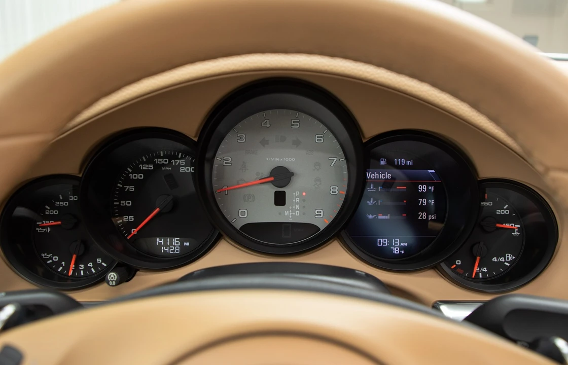 2013 Porsche 991 Carrera 4S - Image 22 of 31