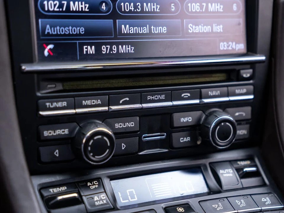 2013 Porsche 991 Carrera 4S - Image 26 of 31
