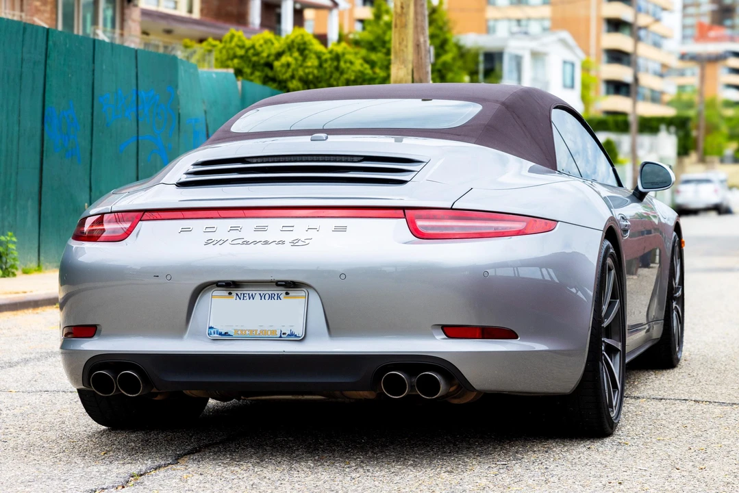 2013 Porsche 991 Carrera 4S - Image 17 of 31