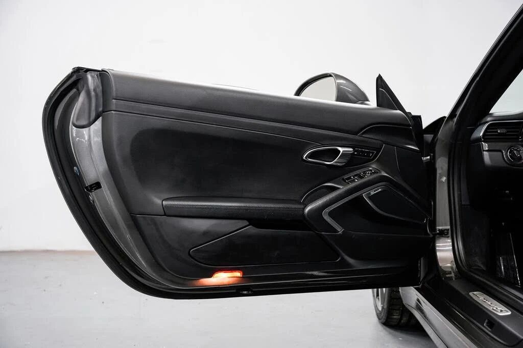 2013 Porsche 991 Carrera 4S - Image 25 of 31
