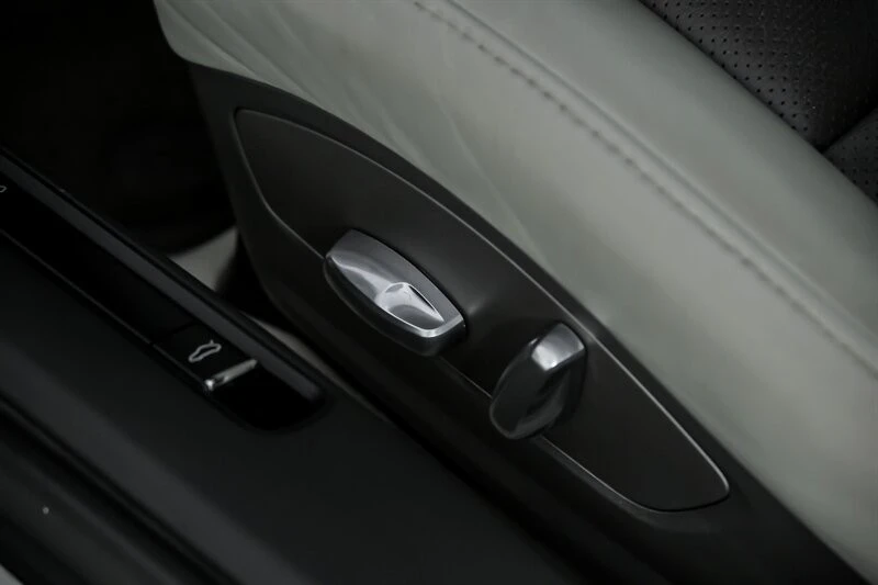 2013 Porsche 991 Carrera - Image 27 of 31