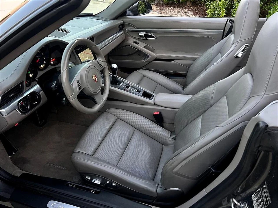 2013 Porsche 911 - Image 20 of 31