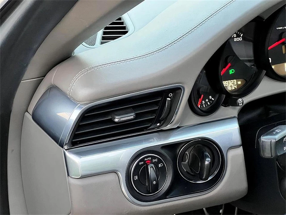 2013 Porsche 911 - Image 23 of 31