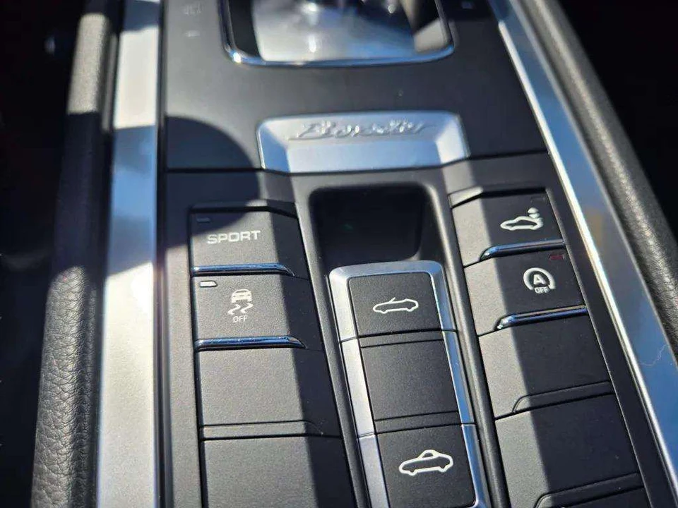 2013 Porsche 981 Boxster - Image 16 of 31