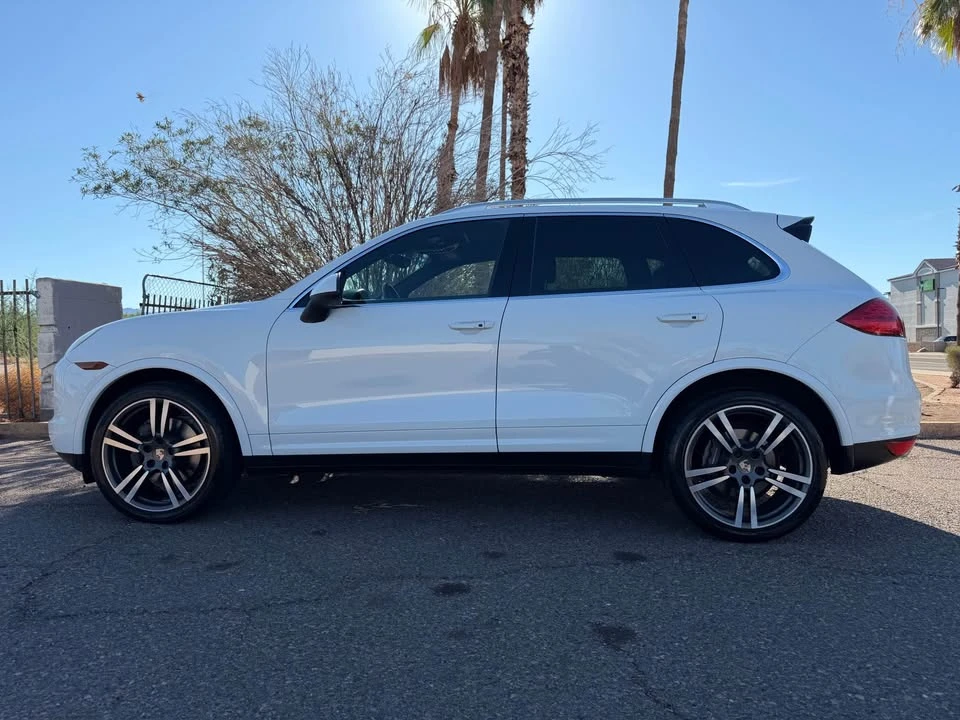 2013 Porsche 958 Cayenne - Image 2 of 9