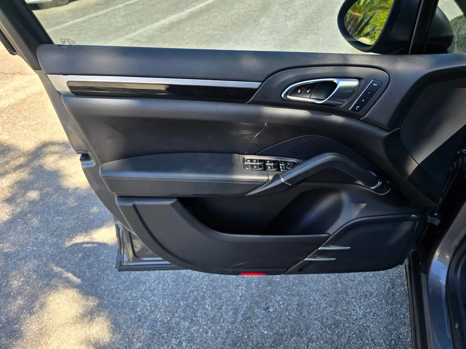 2013 Porsche 958 Cayenne - Image 8 of 24
