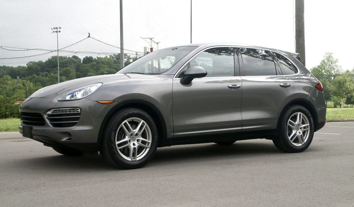 2013 Porsche 958 Cayenne - Image 2 of 31