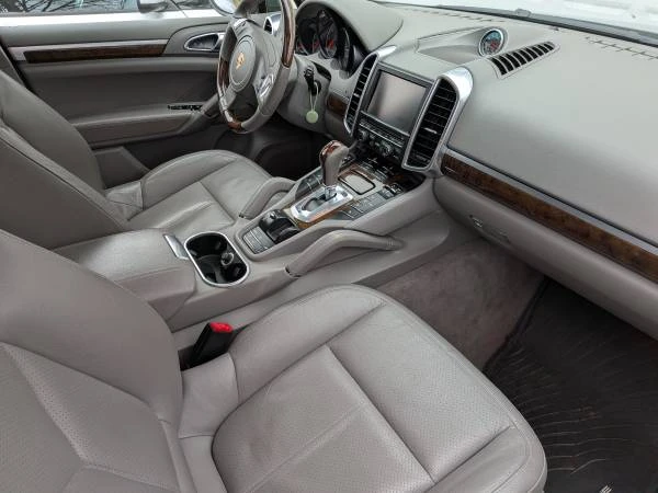 2013 Porsche 958 Cayenne - Image 12 of 18