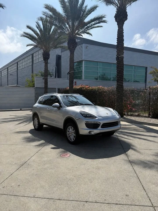 2013 Porsche 958 Cayenne S - Image 2 of 11