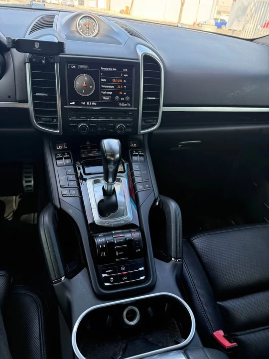 2013 Porsche 958 Cayenne S - Image 8 of 11