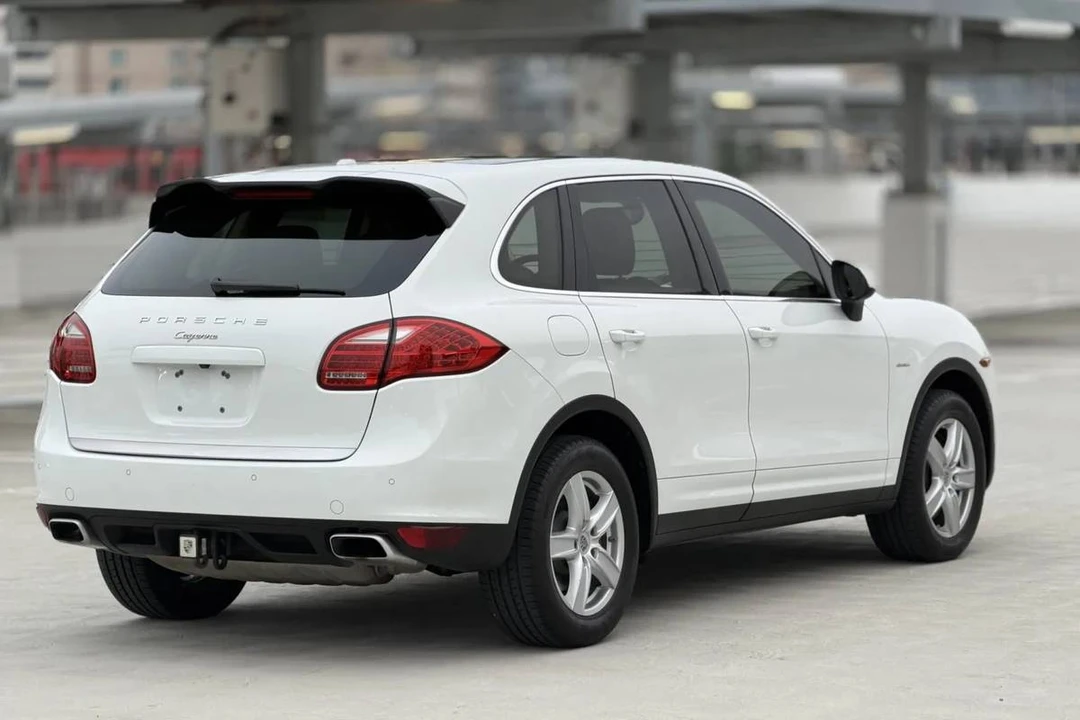 2013 Porsche 958 Cayenne Diesel - Image 2 of 4