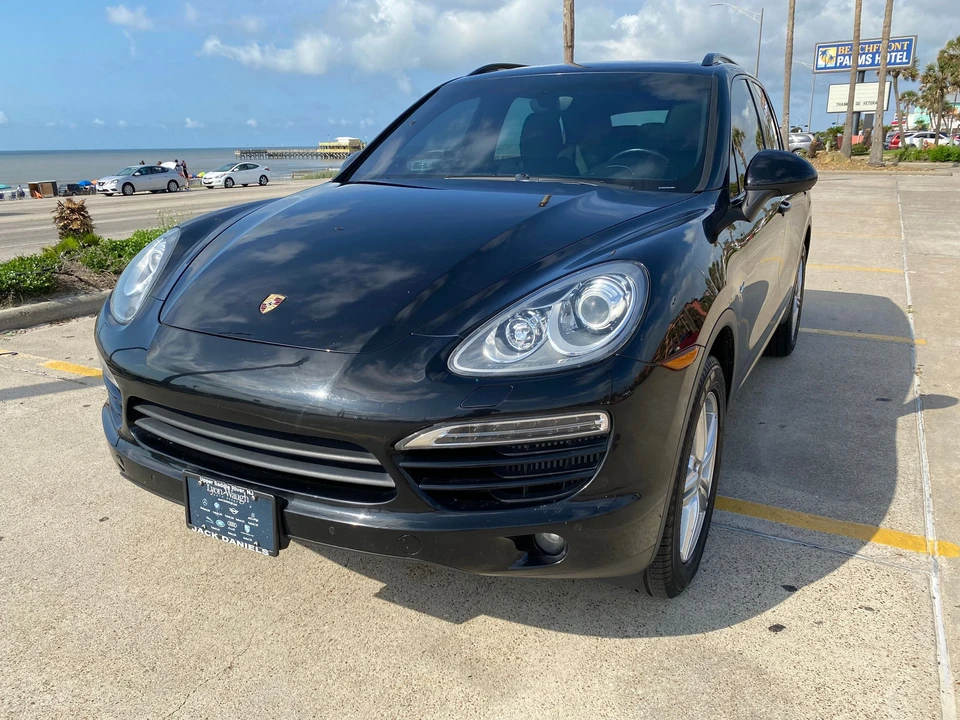 2013 Porsche 958 Cayenne Diesel - Image 2 of 31