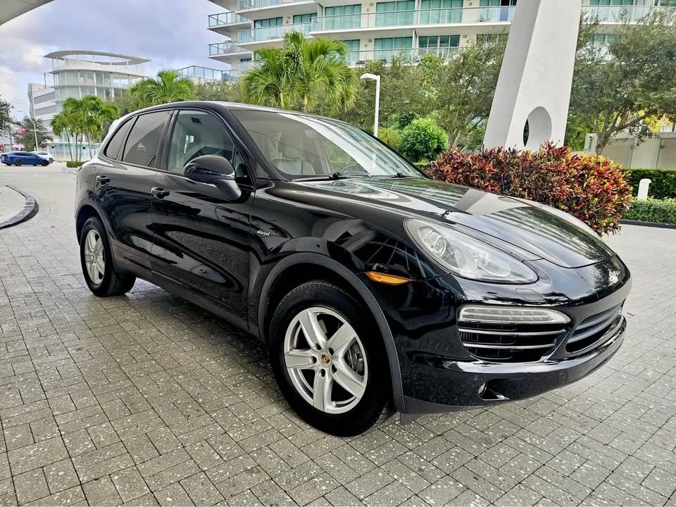 2013 Porsche 958 Cayenne Diesel - Image 2 of 9