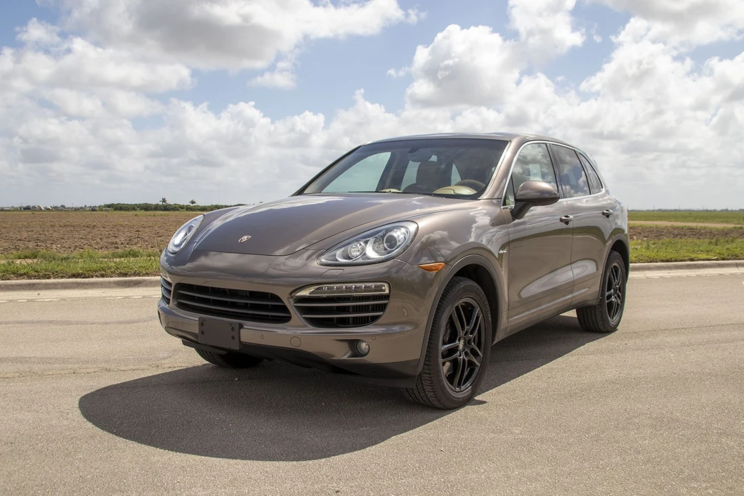 2013 Porsche 958 Cayenne Diesel - Image 2 of 31