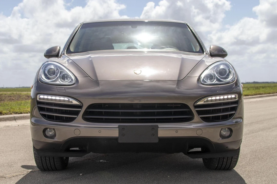2013 Porsche 958 Cayenne Diesel - Image 2 of 5