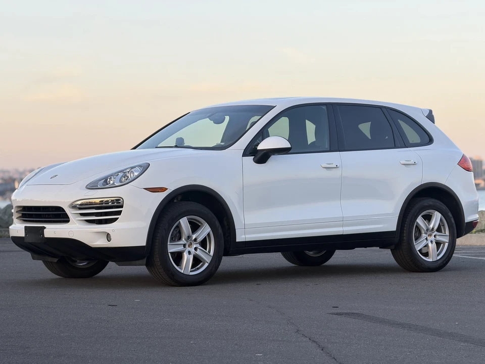 2013 Porsche 958 Cayenne Diesel - Image 2 of 31