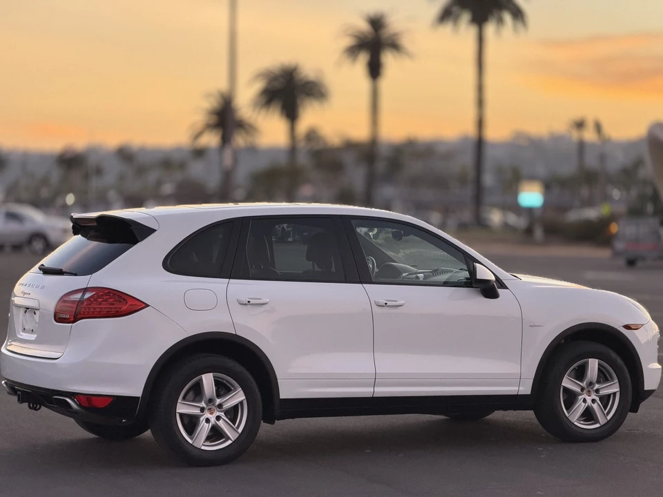 2013 Porsche 958 Cayenne Diesel - Image 25 of 31