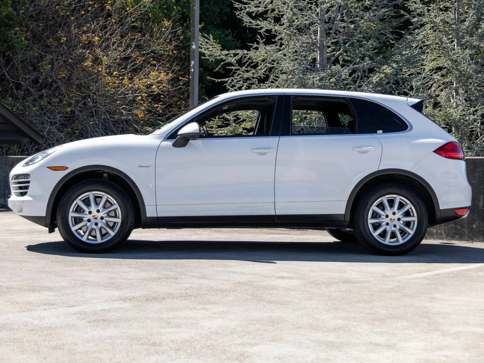 2013 Porsche 958 Cayenne Diesel - Image 2 of 5