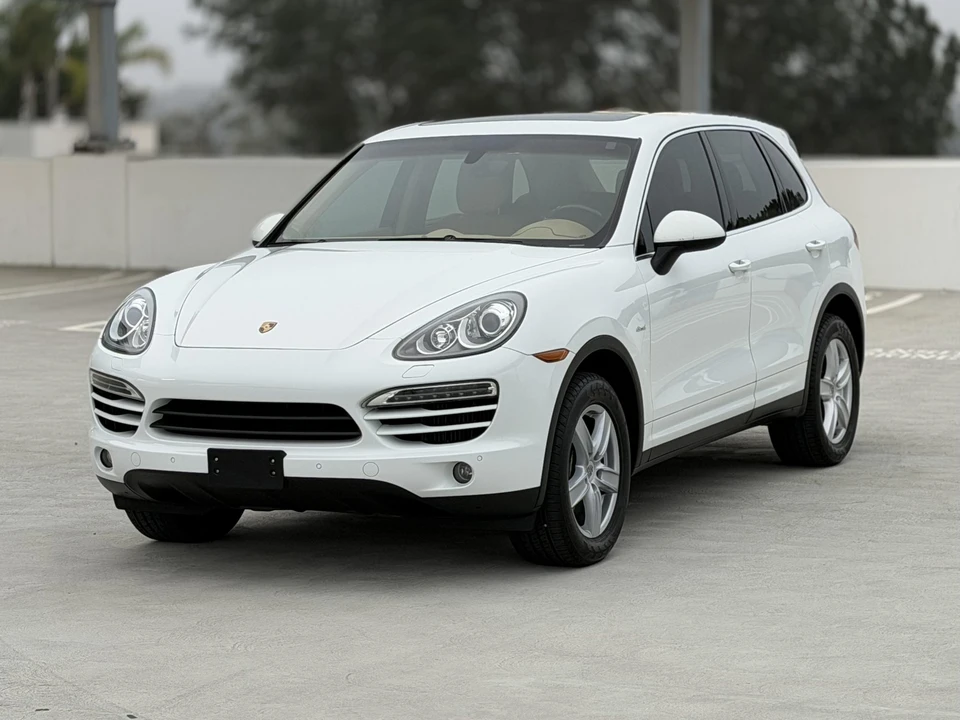 2013 Porsche 958 Cayenne Diesel - Image 2 of 31