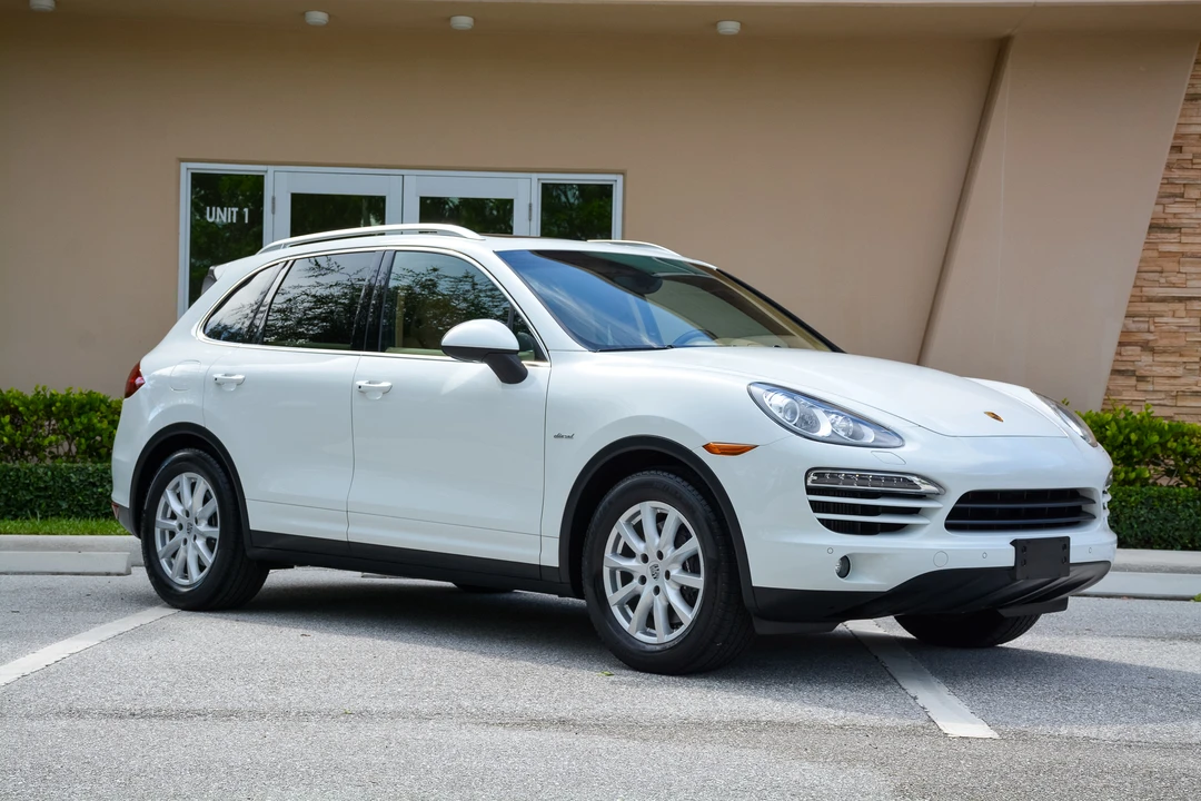 2013 Porsche 958 Cayenne Diesel - Image 2 of 31