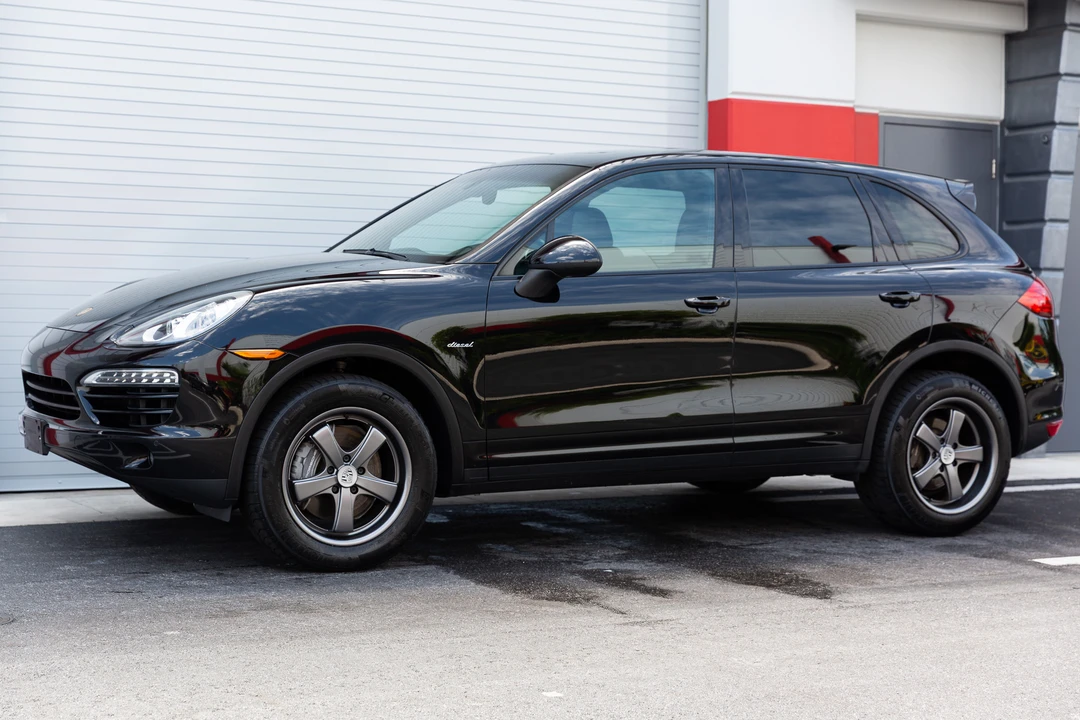 2013 Porsche 958 Cayenne Diesel - Image 2 of 31