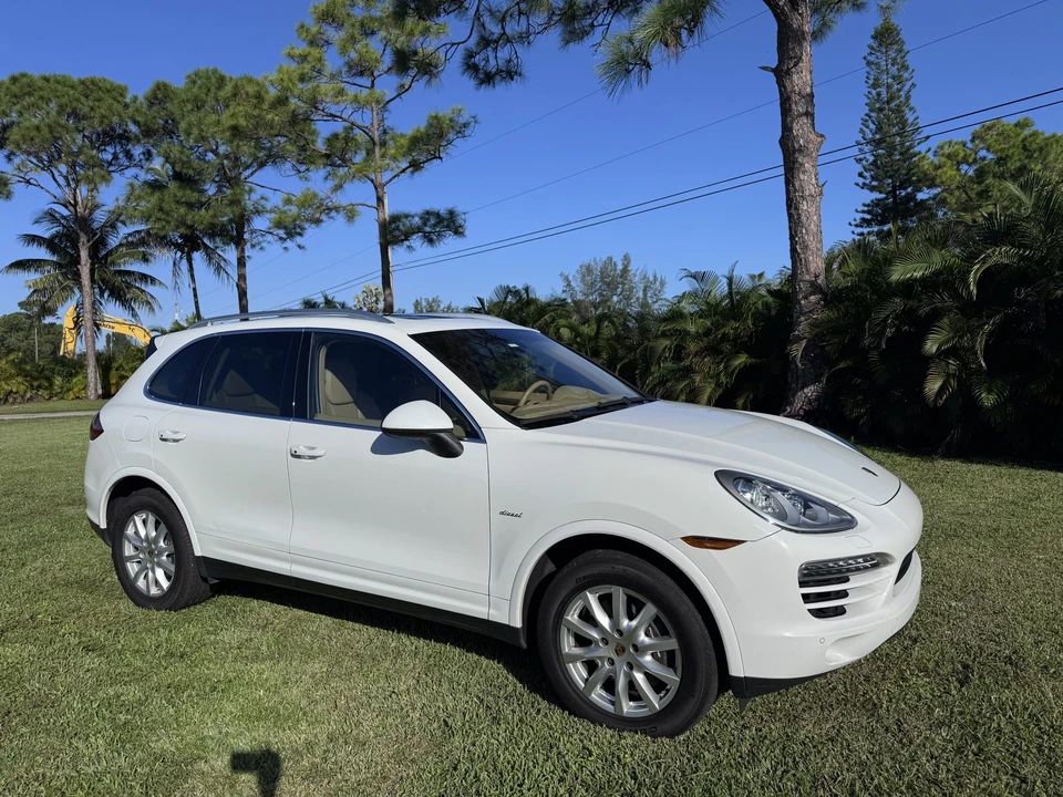 2013 Porsche 958 Cayenne Diesel - Image 2 of 31