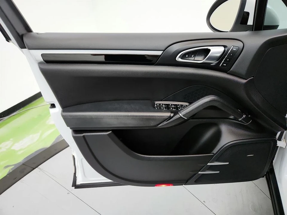 2013 Porsche 958 Cayenne Diesel - Image 24 of 31