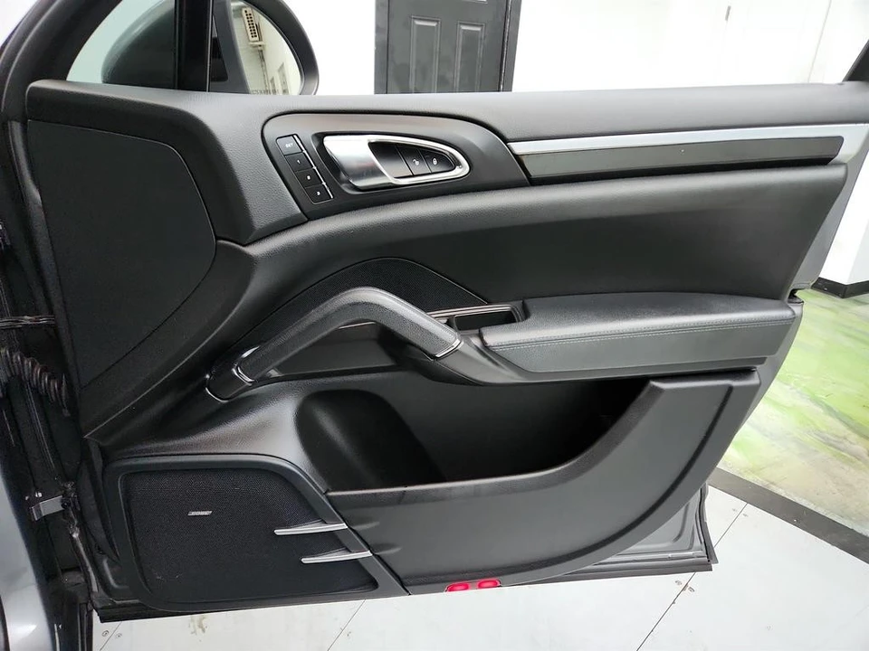 2013 Porsche 958 Cayenne Diesel - Image 29 of 31