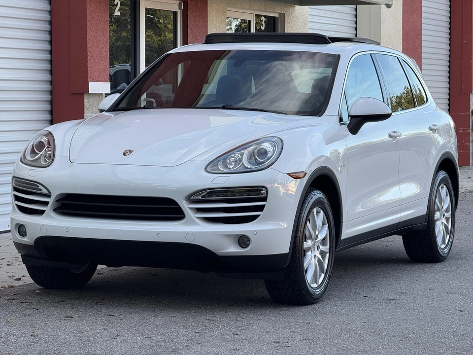2013 Porsche 958 Cayenne Diesel - Image 2 of 31