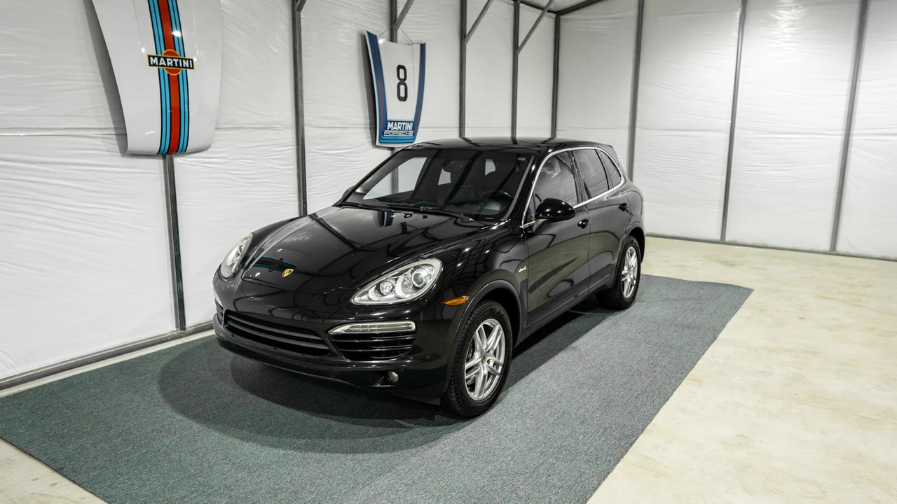 2013 Porsche 958 Cayenne Diesel - Image 2 of 31