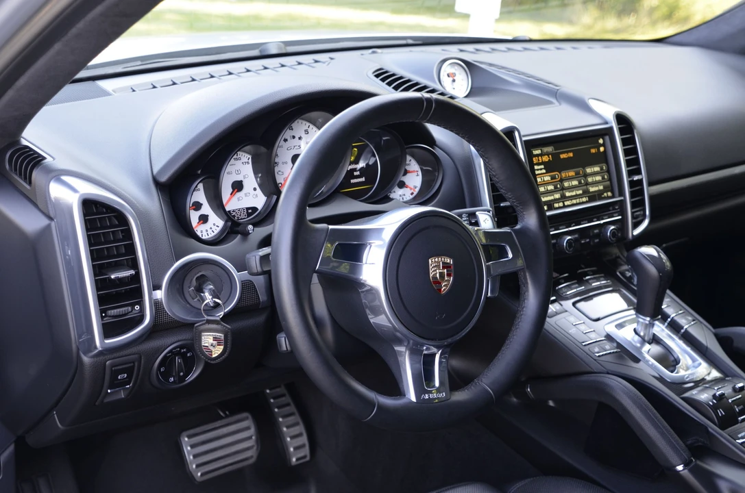 2013 Porsche 958 Cayenne GTS - Image 10 of 21