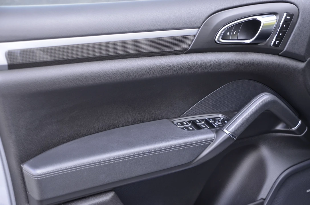 2013 Porsche 958 Cayenne GTS - Image 11 of 21