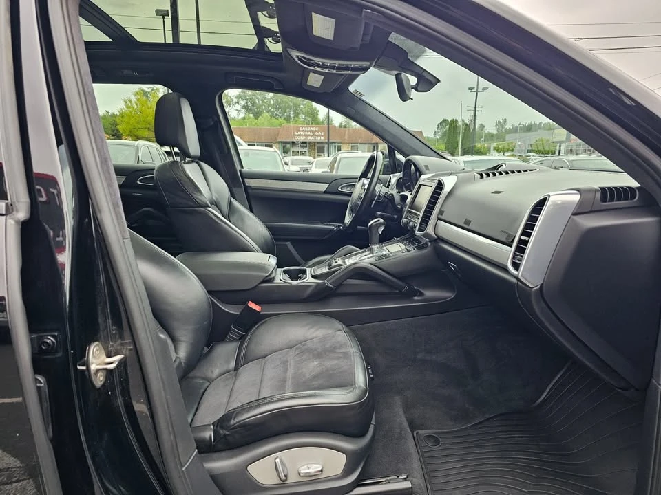 2013 Porsche 958 Cayenne GTS - Image 10 of 20