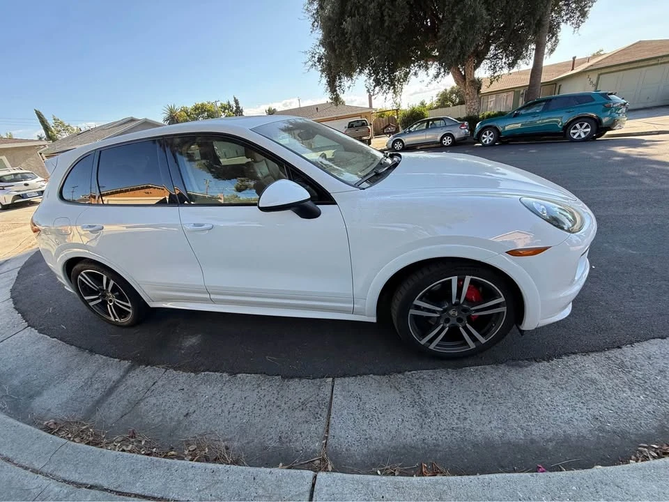 2013 Porsche 958 Cayenne GTS - Image 2 of 10