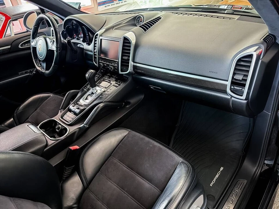 2013 Porsche 958 Cayenne GTS - Image 27 of 31