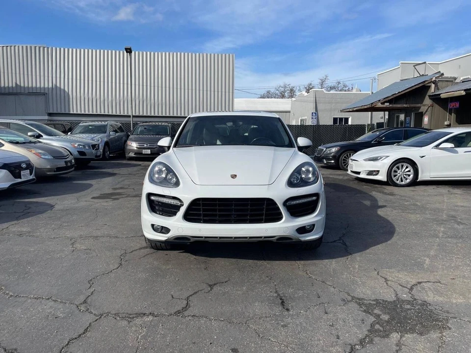 2013 Porsche 958 Cayenne GTS - Image 2 of 17
