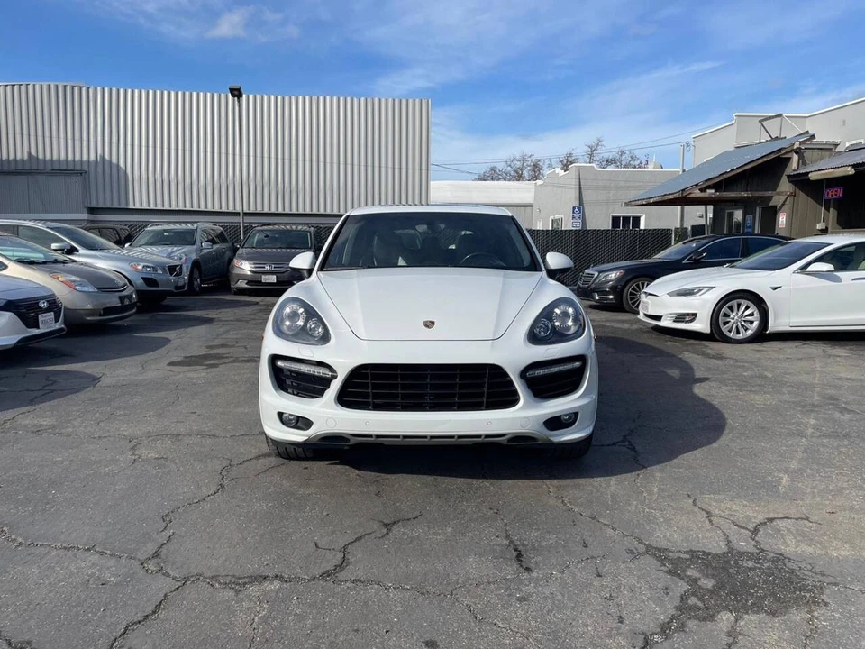 2013 Porsche 958 Cayenne GTS - Image 2 of 17