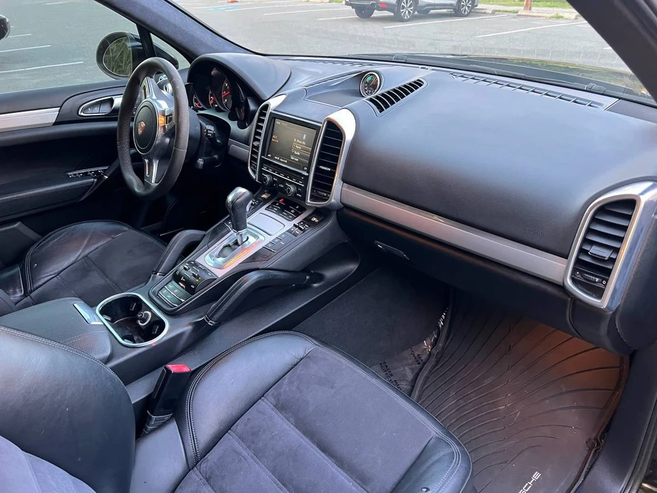 2013 Porsche 958 Cayenne GTS - Image 9 of 16